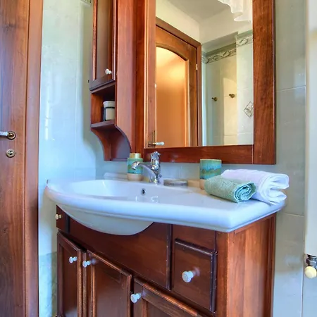 Fronte Ciclabile Con Posto Per Auto E Biciclette * Imperia