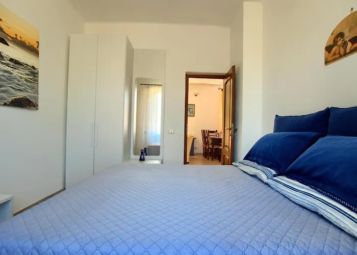 Fronte Ciclabile Con Posto Per Auto E Biciclette إمبيريا