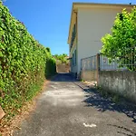 Fronte Ciclabile Con Posto Per Auto E Biciclette *