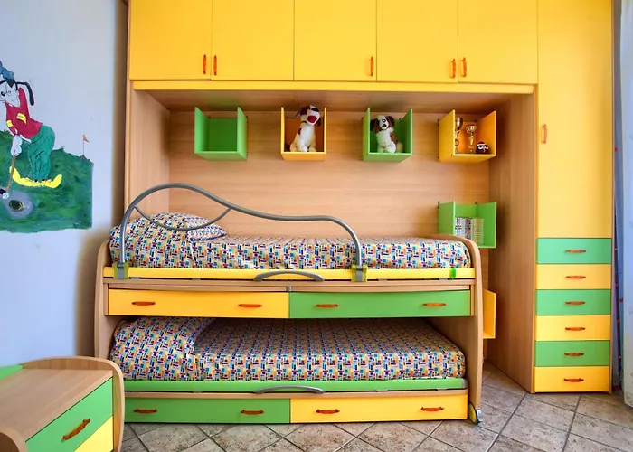 Fronte Ciclabile Con Posto Per Auto E Biciclette *